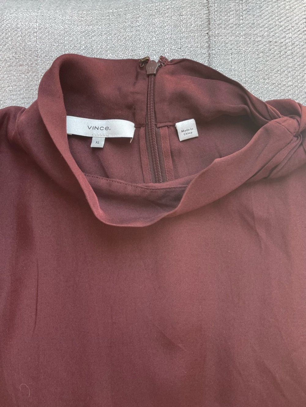 Vince silk blend Burgundy Mock Neck Flutter Sleeve Blouse xl - Picture 6 of 9